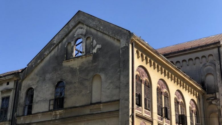 ПОДМЕТНУТ ПОЖАР У СТАРОМ ЗДАЊУ? Радовић: Неко је морао да се помучи, јер у згради нема струје