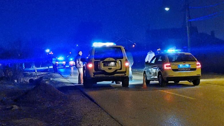 ХЕРОЈ ПОЛИЦАЈАЦ СПАСАО ЧОВЕКА У СУРЧИНУ: Ускочио у воду и из преврнутог аута извукао мушкарца!
