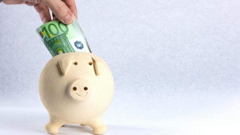 СТИЖЕ ЈОШ 100 ЕВРА ОД ДРЖАВЕ: Ево КО и КАДА добија НОВАЦ, ПРИЈАВИТЕ СЕ И ВИ!