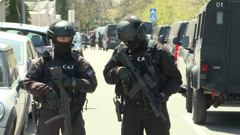 „НА ГРАНИЦИ ЈЕ ИСКОЧИО ИЗ АУТОМОБИЛА И ПОБЕГАО“ Шарићев полицајац утекао и из Црне Горе, сумња се да је побегао у Албанију