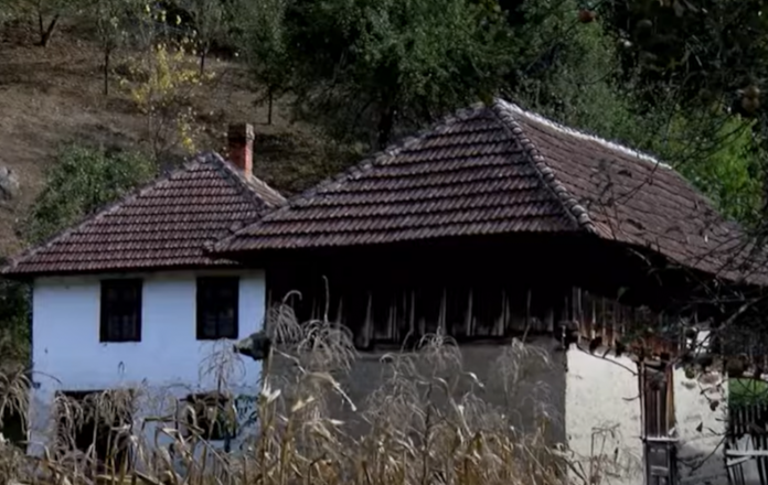 Бајковито српско село, окружено са чак 10 планина: Шумадијски бисер од белих кућица
