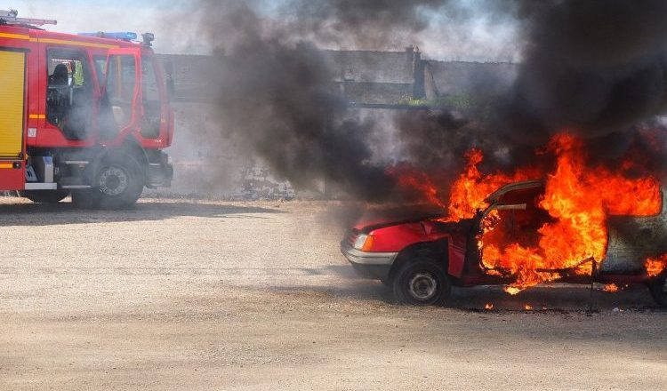 Полиција истражује узроке пожара: Два „аудија“ изгорела за два дана
