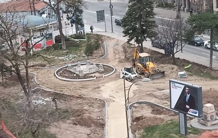 Да ли се радови на парку код суда изводе без грађевинске дозволе?