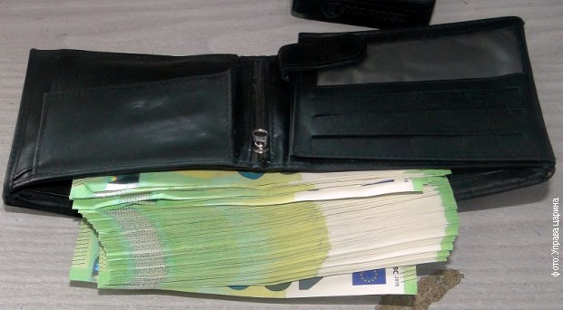 Цариници нашли 70.000 непријављених евра и шест златних полуга