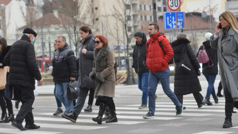 ДАНАС ПРОМЕНЉИВО ОБЛАЧНО Температура до 27 степени, а у овим деловима Србије пљускови и грмљавине
