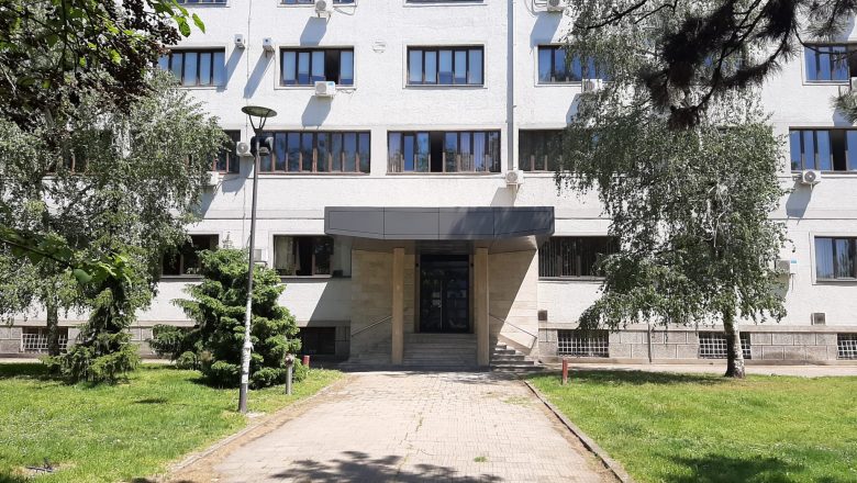 Појачане патроле око Медицинског факултета. Студенткиња пријавила мушкарца са спуштеним панталонама