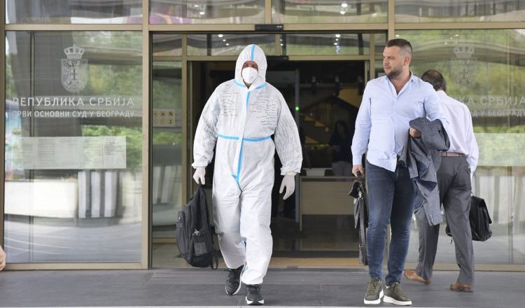 Жујовић дошао на суђење у скафандеру са исписаним именима преминулих колега
