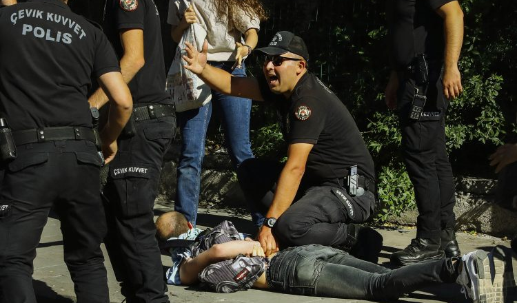 Полиција „разбила“ Прајд у Анкари, приведено 30 људи